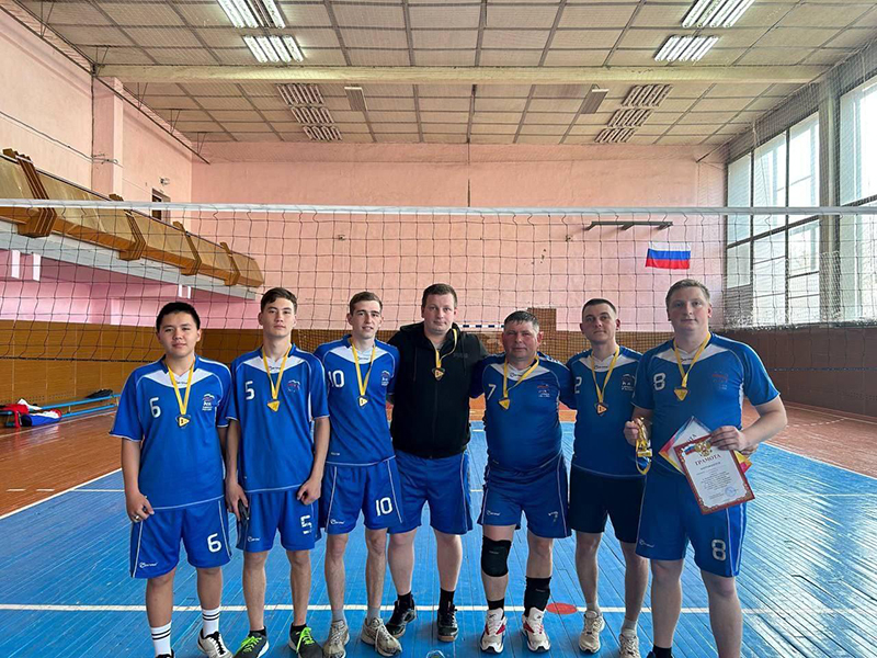 В Новоузенске прошёл межрайонный турнир по волейболу среди мужских команд, посвященный памяти легендарного пограничника Никиты Карацупы